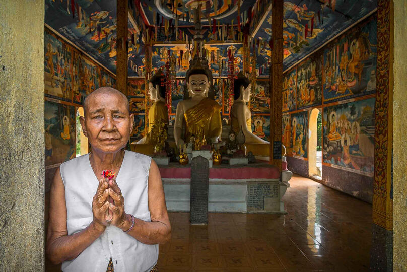 Faith Portrait of a Buddhist nun at the entrance of a temple © Roberto Pazzi