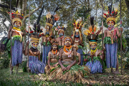 Tambul Tribe Group of Tambul people © Roberto Pazzi