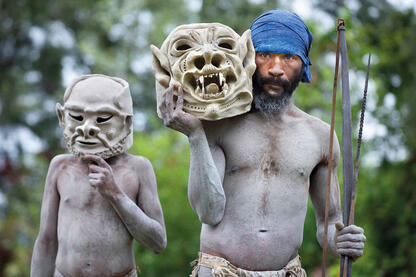 Asaro Mudmen Portrait of a Asaro Mudman © Roberto Pazzi
