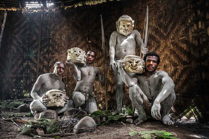 The Spirits of the River Group of Asaro Mudmen © Roberto Pazzi