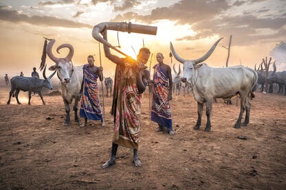 The Evening Call Group of Mundari tribesmen © Roberto Pazzi