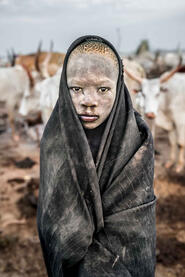 Wrapped in the Dust Portrait of a Mundari child © Roberto Pazzi