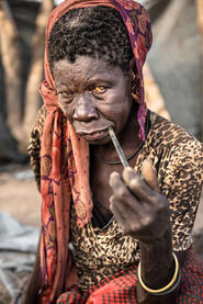The Old Queen Portrait of an elderly Mundari woman © Roberto Pazzi