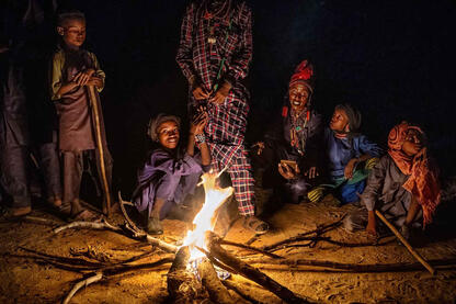Around the Fire Group of Sudosukai – Wodaabe people © Roberto Pazzi