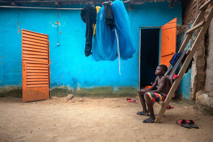 Into the Blue Street scene in N'Djamena © Roberto Pazzi