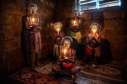 Snake Girls Snake girls, acrobatic dancers from the Guéré ethnic group © Roberto Pazzi