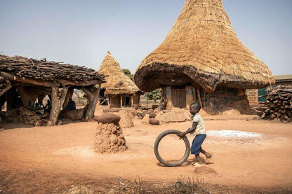 The Fetish Huts Daily life scene among the fetish huts of Niofoin © Roberto Pazzi