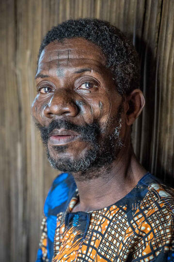 Holy Scarification Portrait of a Holi tribesman © Roberto Pazzi