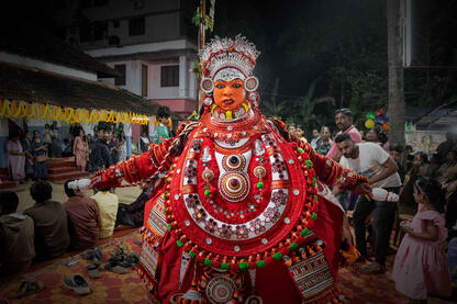 Messenger of the God Portrait of a Koladhari in the vibrant and symbolic custome © Roberto Pazzi