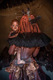 In Mother's Arms Portrait of a Himba baby with his mother © Roberto Pazzi