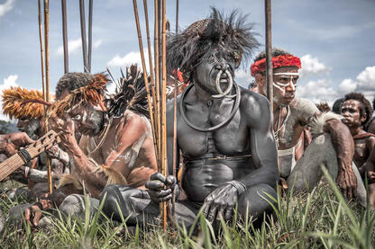 The Leader Portrait of a Dani leader © Roberto Pazzi