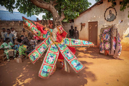 Egungun Dance The dance of an Egungun mask © Roberto Pazzi