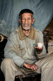 Buna Portrait of an elderly man having coffee © Roberto Pazzi