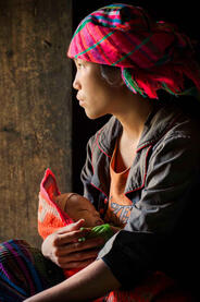 Strength and Tenderness Portrait of a young Hmong mother with her baby © Roberto Pazzi