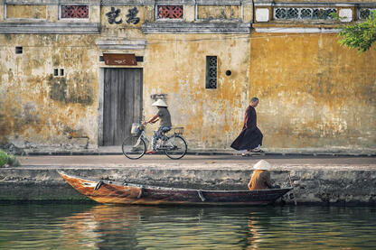 Where Time Stands Still Street scene in Hoi An © Roberto Pazzi
