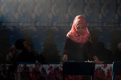 Cinderella The work of a young waitress in her family’s restaurant © Roberto Pazzi